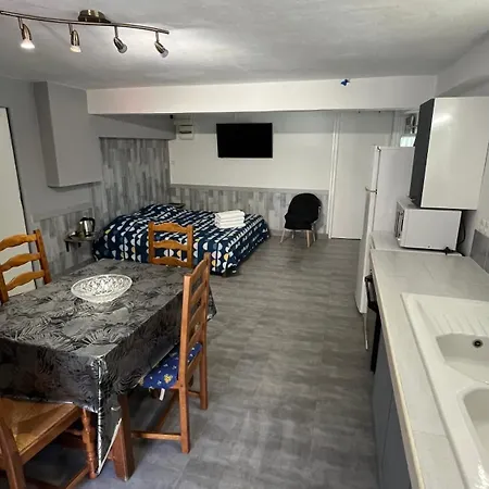 Chambres D'Hotes En Rez De Villa Piscine Climatisation 게스트하우스 3*