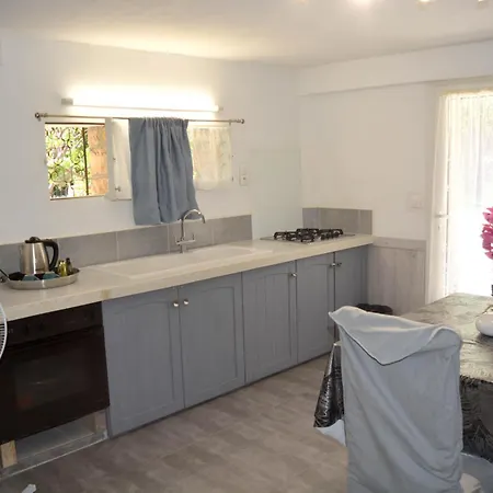 Chambres D'Hotes En Rez De Villa Piscine Climatisation 게스트하우스 3*