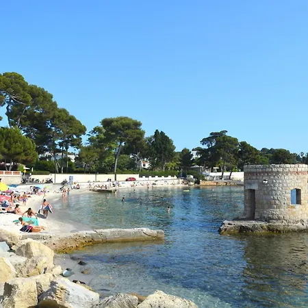 Maison d'hôtes chambres d'hôtes en rez de villa piscine climatisation Antibes