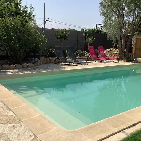 Maison d'hôtes chambres d'hôtes en rez de villa piscine climatisation 3*